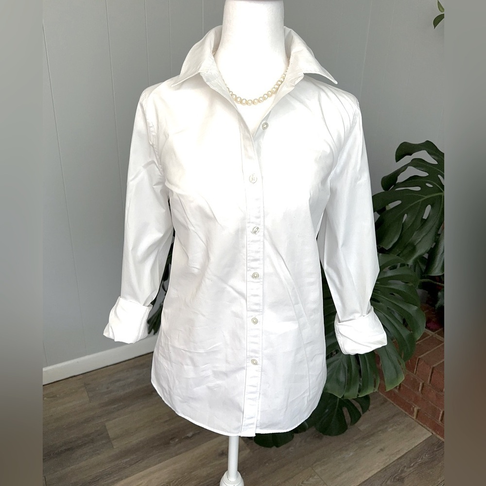 🛍️ Easy care 100% Cotton button shirt excellent condition.